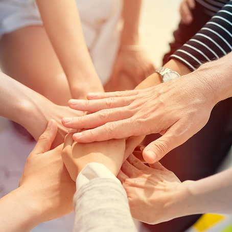 個人寄付＋企業スポンサーによる持続的支援モデル